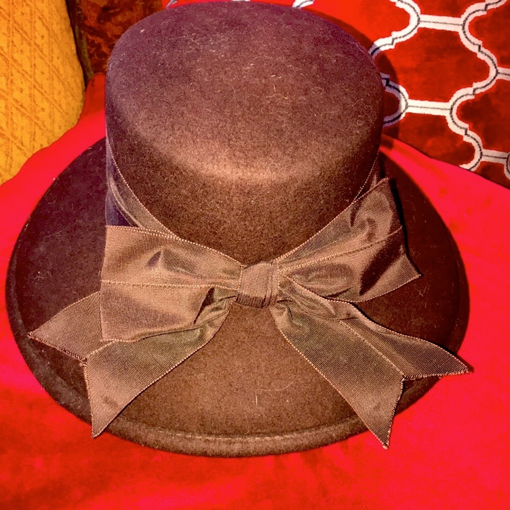 Bloomingdale’s women’s wool hat